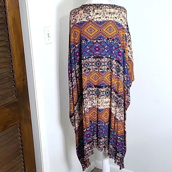 Umgee Colorful Print Long Kimono Wrap with Fringe Around the Bottom, Size M/L - Picture 7 of 9